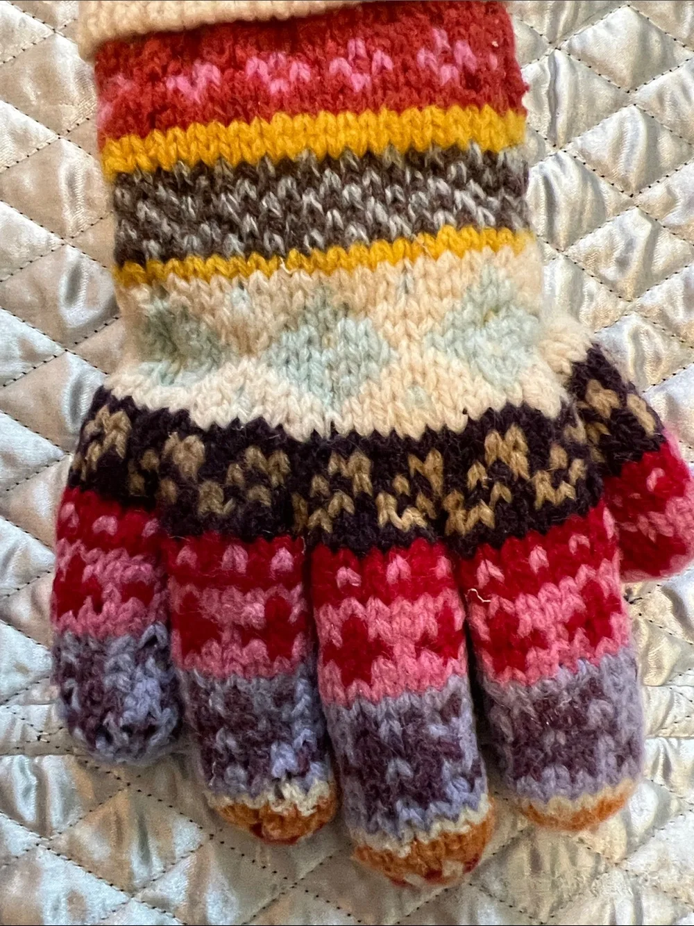 Women’s Multicolor Fair Isle Knit Gap Gloves with Beige Cuff